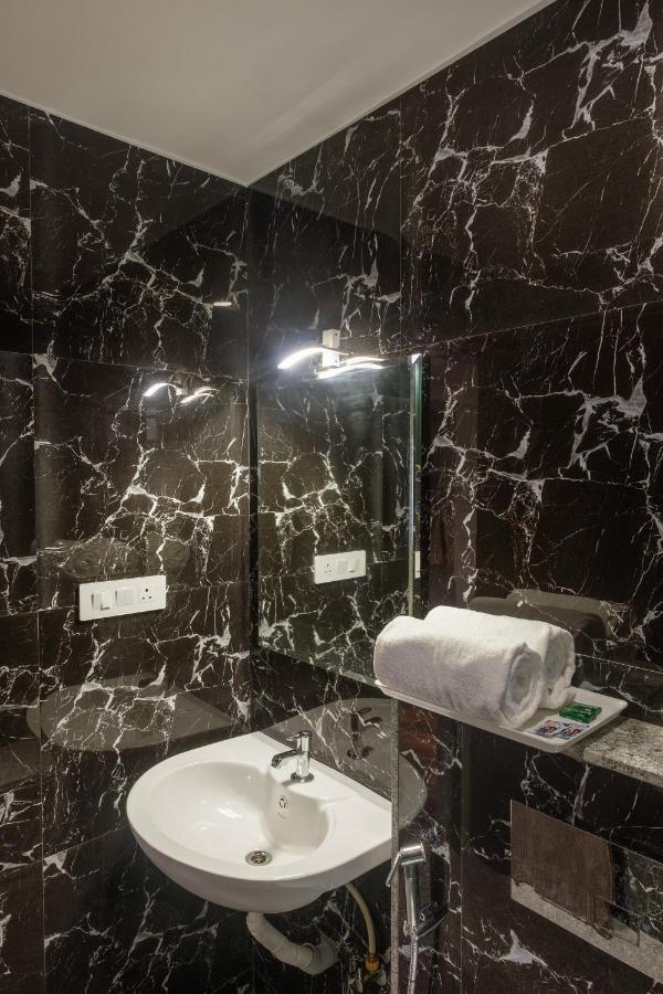 Hotel Opal コールハープル エクステリア 写真