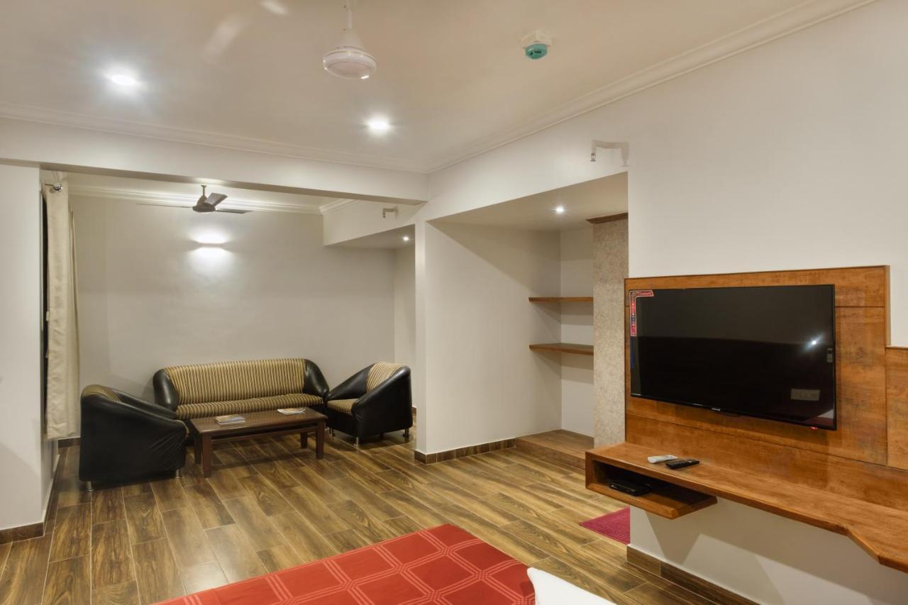 Hotel Opal コールハープル エクステリア 写真